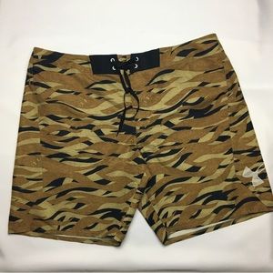 Under Armour Men’s Camouflage Swim Trunks/Beach Shorts Size 46